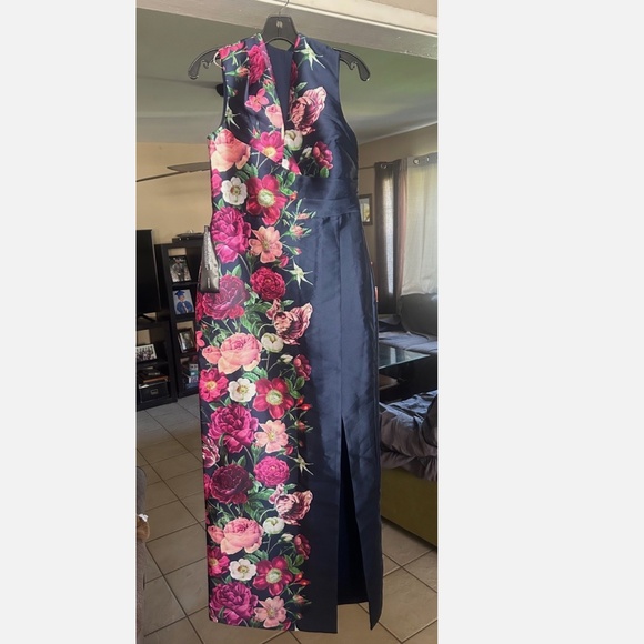 NEW KAY UNGER Coraline NAVY FLORAL SATIN Faux Wrap PLEATED Sheath COLUMN GOWN 8 - Picture 4 of 15